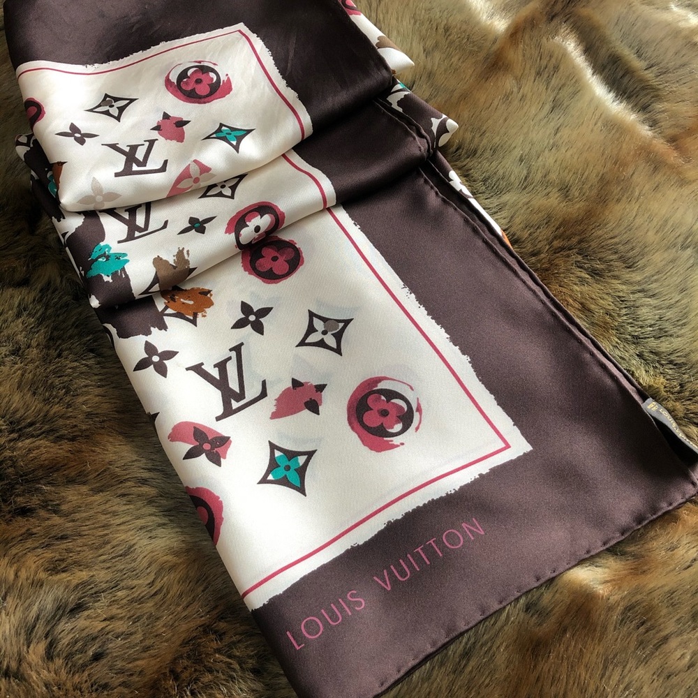 LOUIS VUITTON ABC MONOGRAM SQUARE - Picture 2 of 10